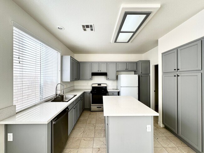 Building Photo - Cimarron Village