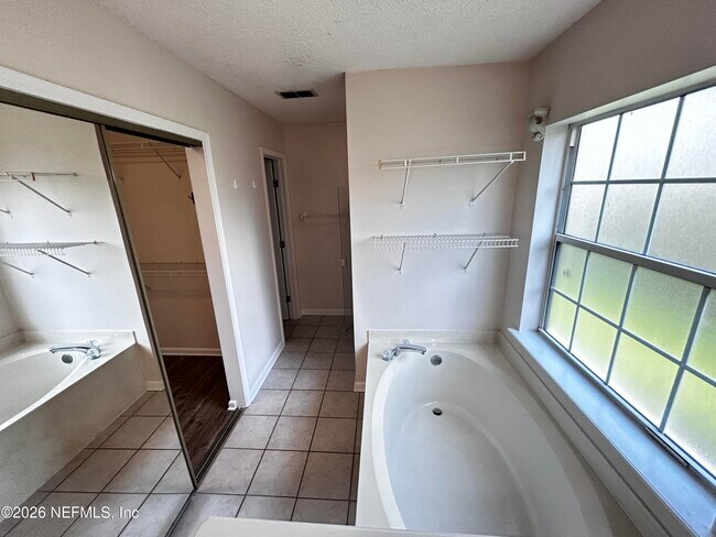 Building Photo - 1449 Blue Heron Ln N