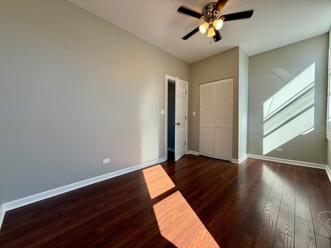 Building Photo - 3235 S Racine Ave