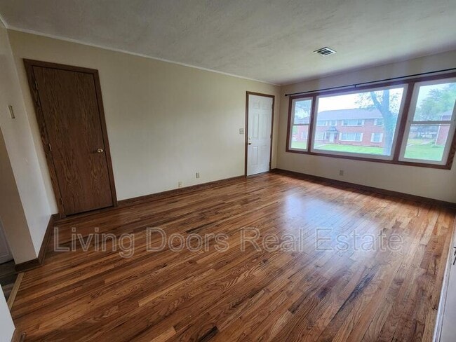 Building Photo - 317 S 47th St