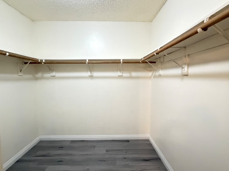 Building Photo - 6802 Bonillo Dr