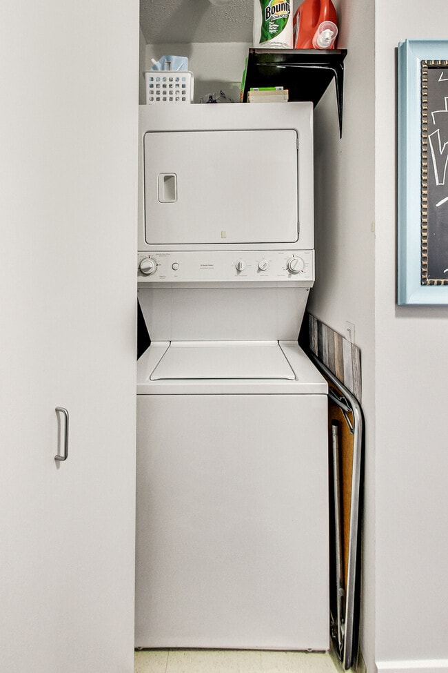 Building Photo - 400 N La Salle Dr