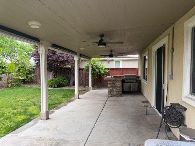 Building Photo - 4 bedroom 2.5 baths: formal living/dining