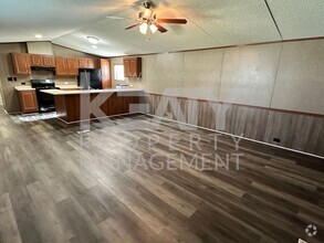 Building Photo - 3 bedroom Mobile Home Now Available!