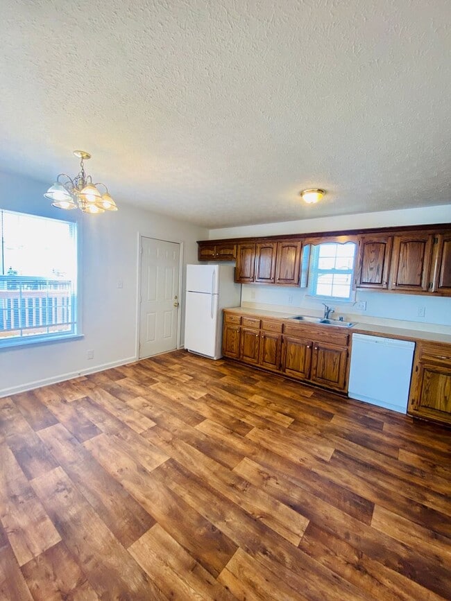Building Photo - Single Family Home close to Ft Campbell an...