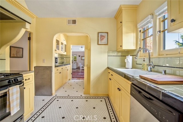 Building Photo - 8246 4th St