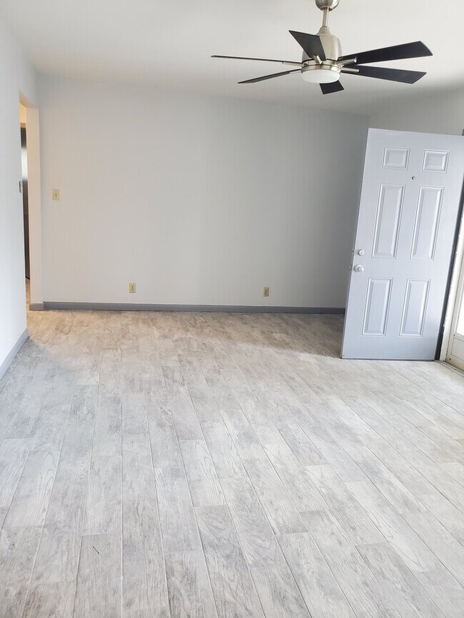 Building Photo - 113 E Hoogland Ave