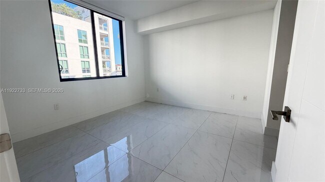 Building Photo - 301 Altara Ave