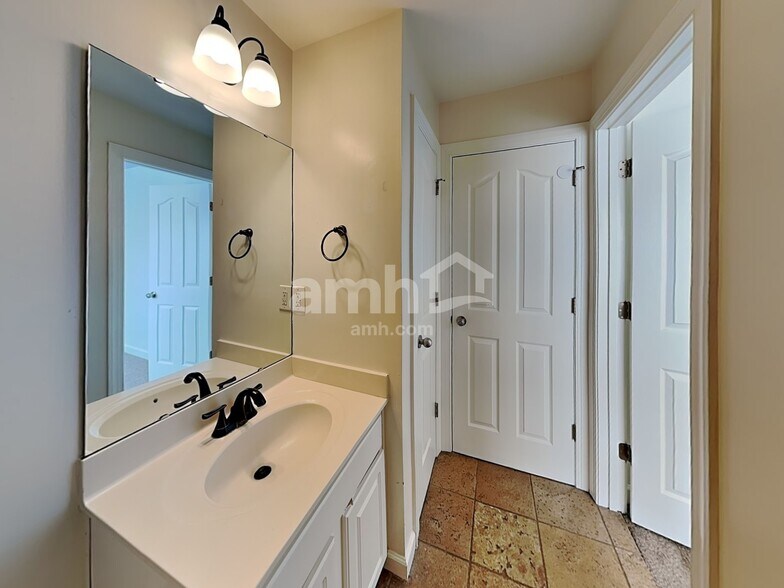 Building Photo - 2902 Island Point Dr NW