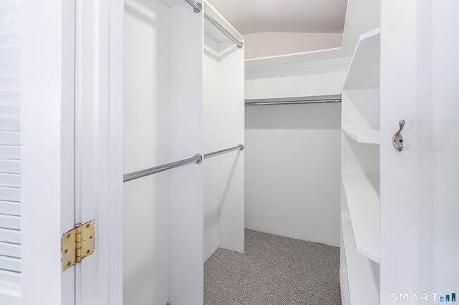 Building Photo - 37 Gaymoor Dr