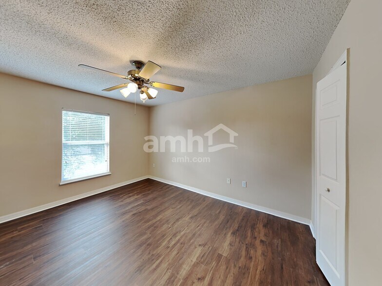 Building Photo - 10114 Maronda Dr