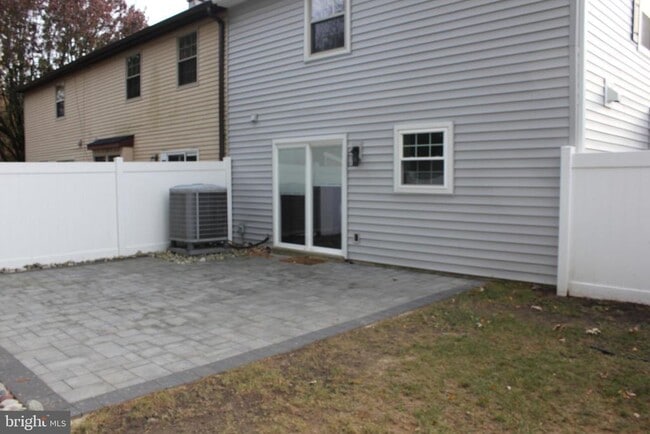 Building Photo - 252 Marble Ct