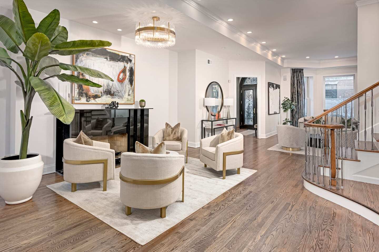 Building Photo - 32 E Bellevue Plz