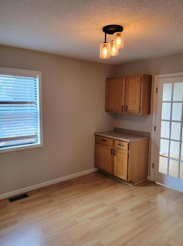 Building Photo - 3932 Silver Ridge Dr