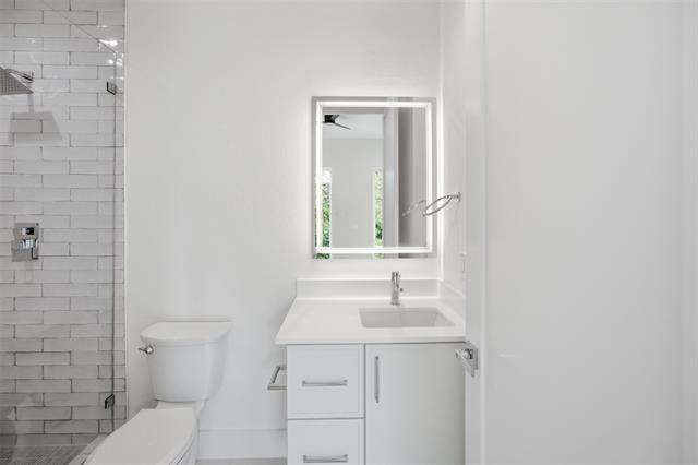 Building Photo - 4605 Belmont Ave