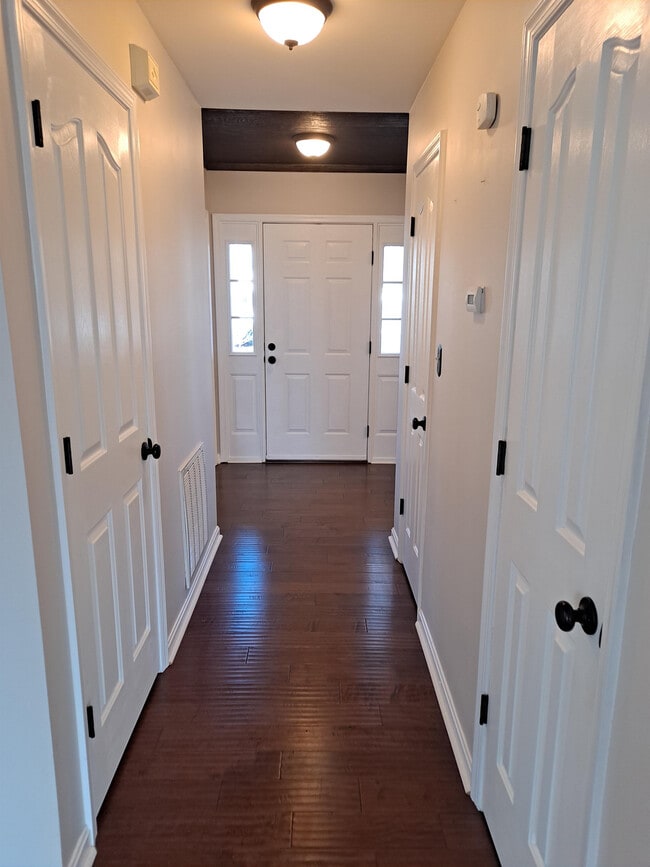 Building Photo - 9818 Gunston Hall Rd