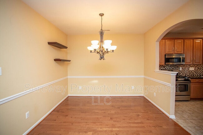 Building Photo - 42 Tudor Ct