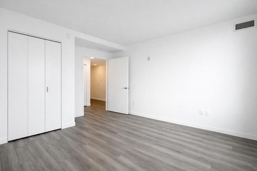 Building Photo - 1524 Sheepshead Bay Rd