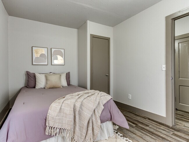 Building Photo - 145 N L Ave