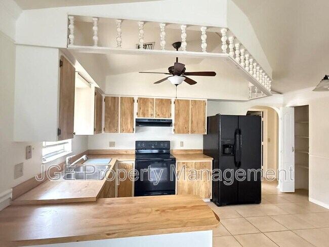 Building Photo - 4926 Vincennes Ct