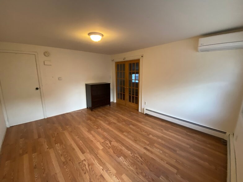 Building Photo - 144 Farnsworth Ave
