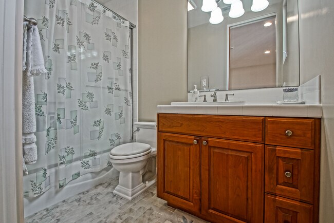 Building Photo - 308 Gull St