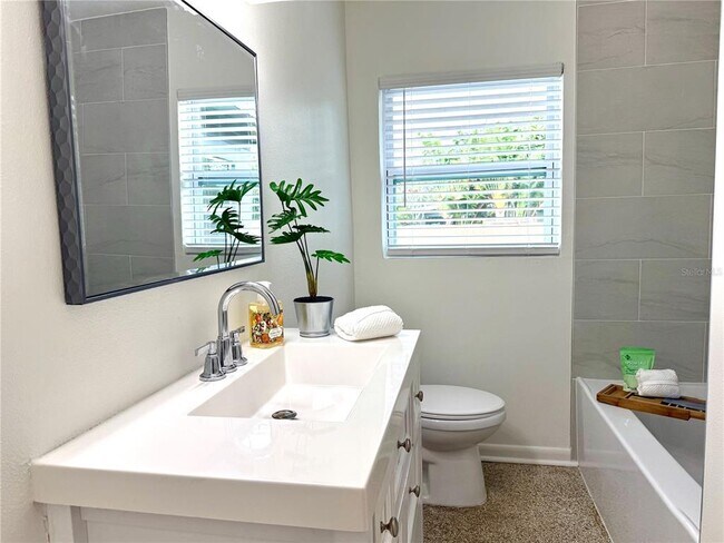 Building Photo - 431 Page St