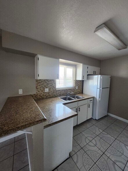 Building Photo - 33 Gold Bar Ct