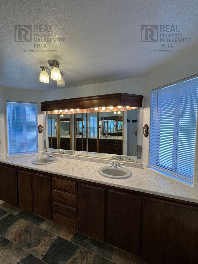 Building Photo - Peaceful Nuevo Living with Gated Driveway, Spacious Layout and Outdoor Living