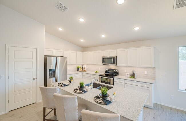 Building Photo - 1736 E Fontana Dr