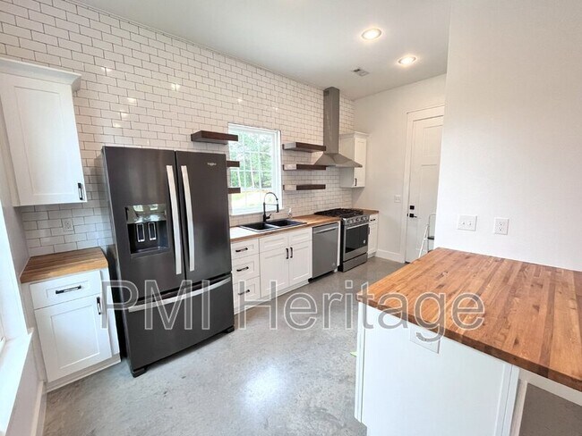 Building Photo - 1344 S Duncan Ave