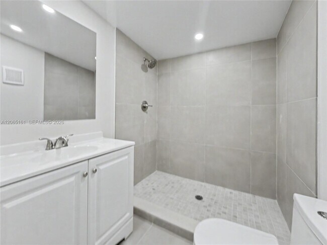Building Photo - 228 NW 39th St