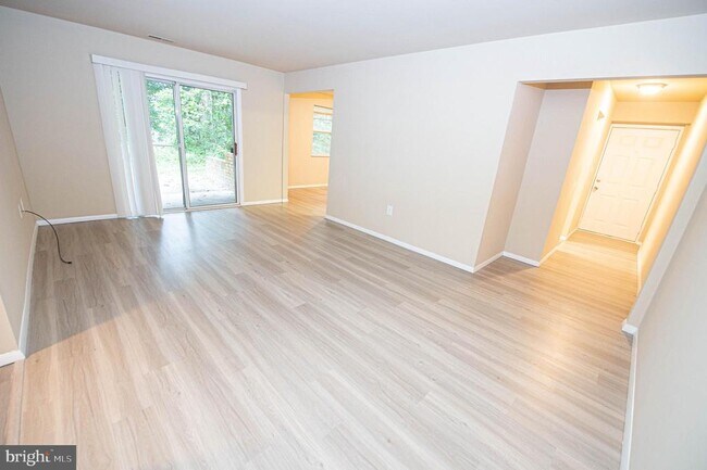 Building Photo - 800 College Ln