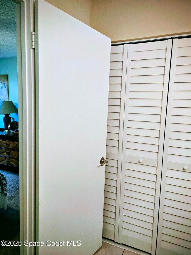 Building Photo - 1123 Breezy Way