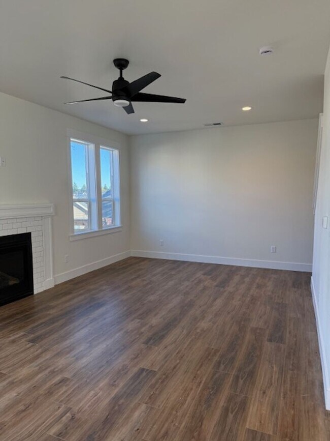 Building Photo - New Construction 4-bedroom 4 Bath Dundee O...