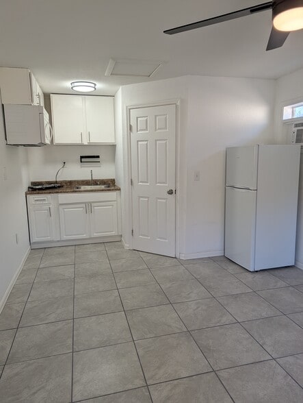 Building Photo - 1901 E Noel St