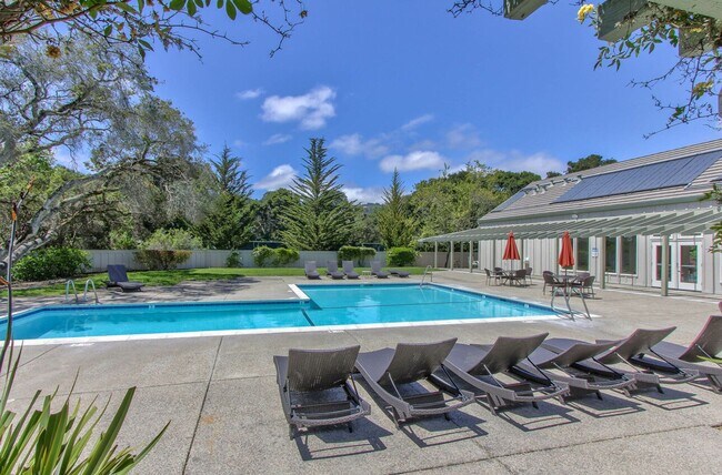 Building Photo - Luxury Living in Corral de Tierra!