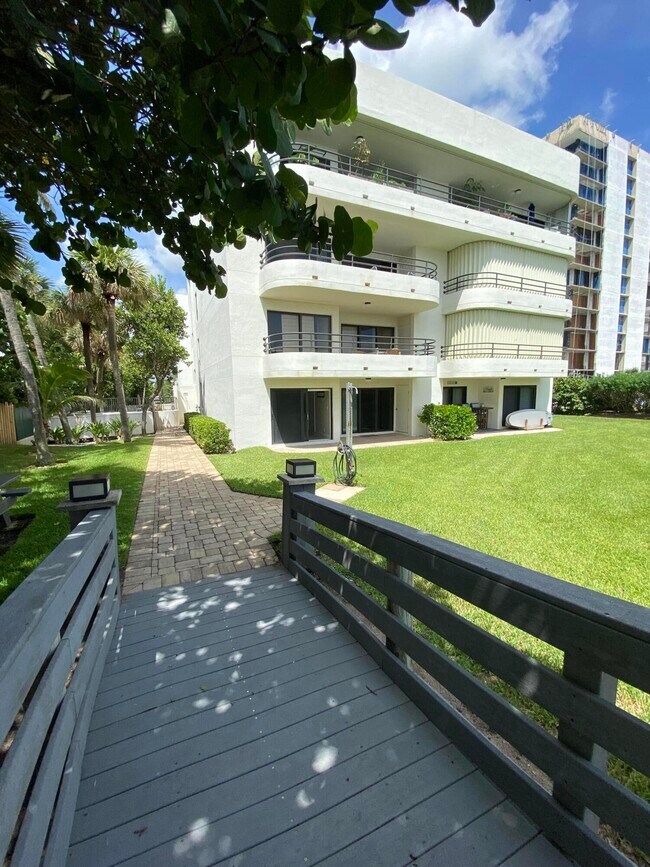 Building Photo - 420 Celestial Way