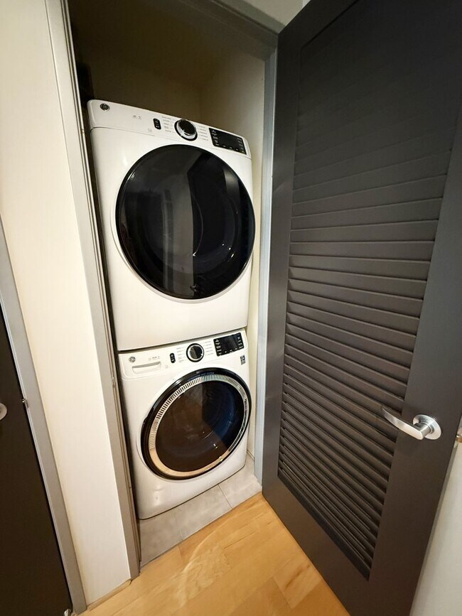 Building Photo - 2 Bed/2 Bath Condo at Aperture in Little I...