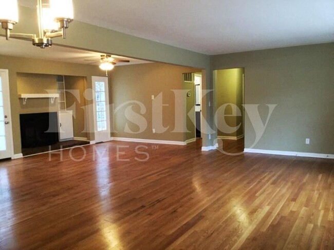 Building Photo - 2080 Bishop Dr