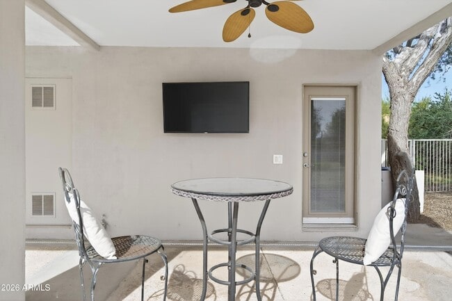 Building Photo - 8001 E Vista Bonita Dr