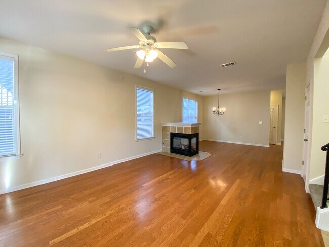 Building Photo - 3 bedroom 2.5 bathroom in Harbor Town Memphis