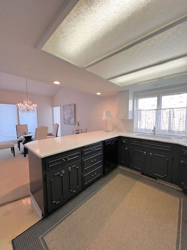 Building Photo - Furnished 4 Bed 3 Bath Patio Home with Stu...