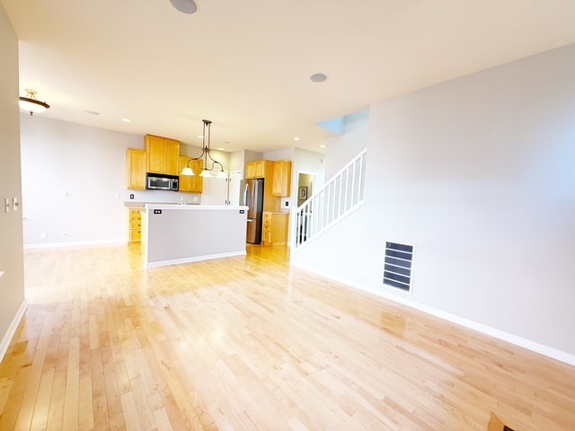 Building Photo - 32 NE Sunset St