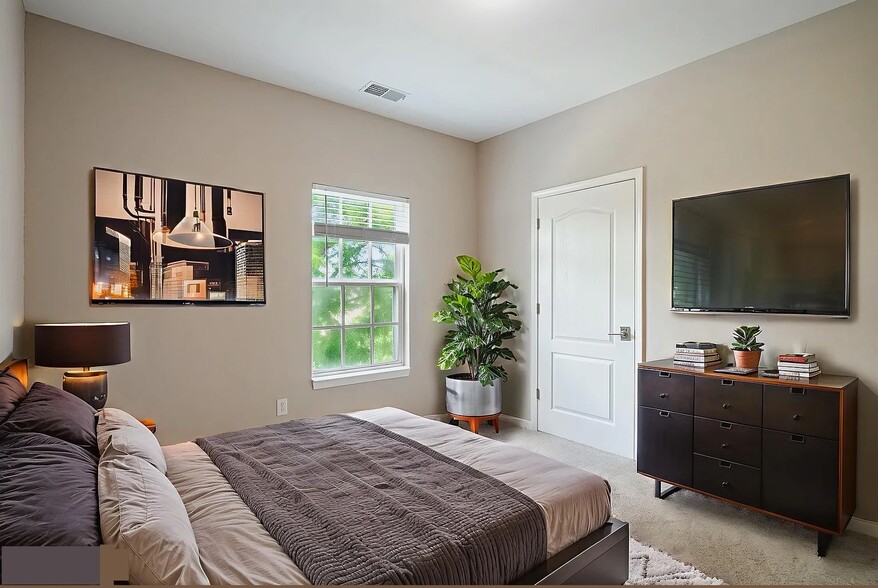 Second bedroom / office staged - 12833 Tradd St
