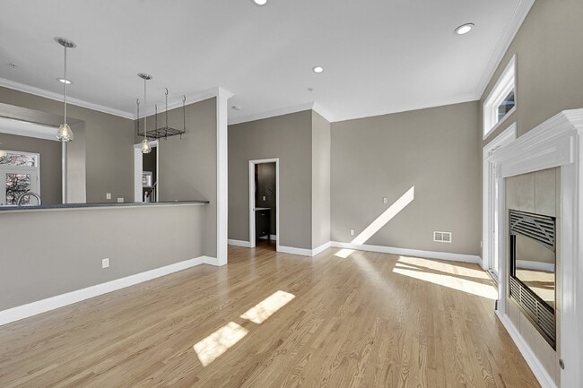 Building Photo - $3,150.00 - 2 Beds, 2.5 Baths, Apartment i...