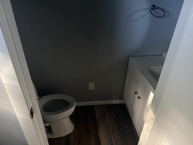 Building Photo - 104 W Fairview St