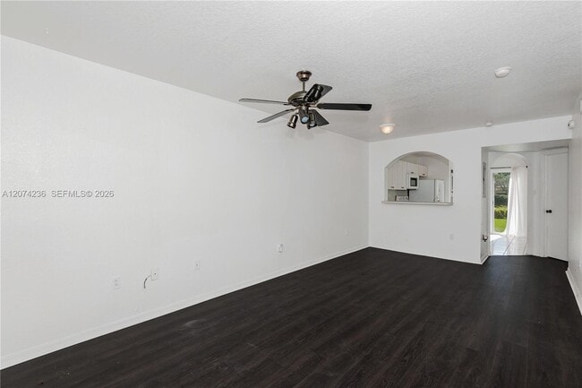 Building Photo - 975 NE 34th Ave