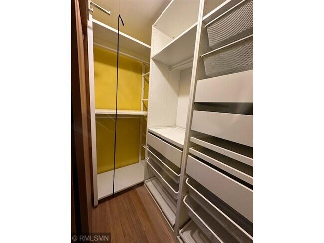 Building Photo - 1952 Oak Knoll Dr