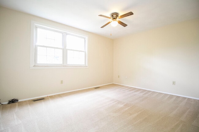 Building Photo - 437 S Haven Rd